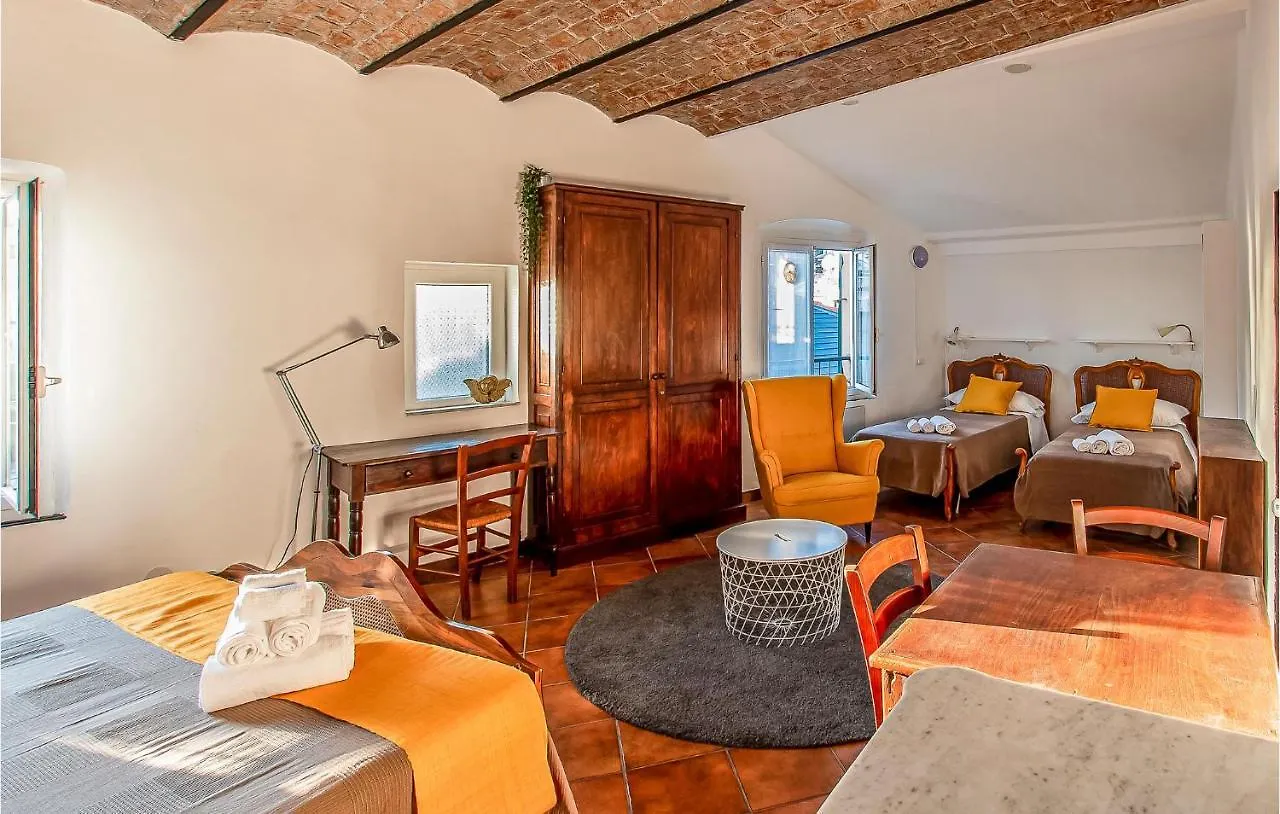 4 Bedroom Beautiful Apartment In Genova