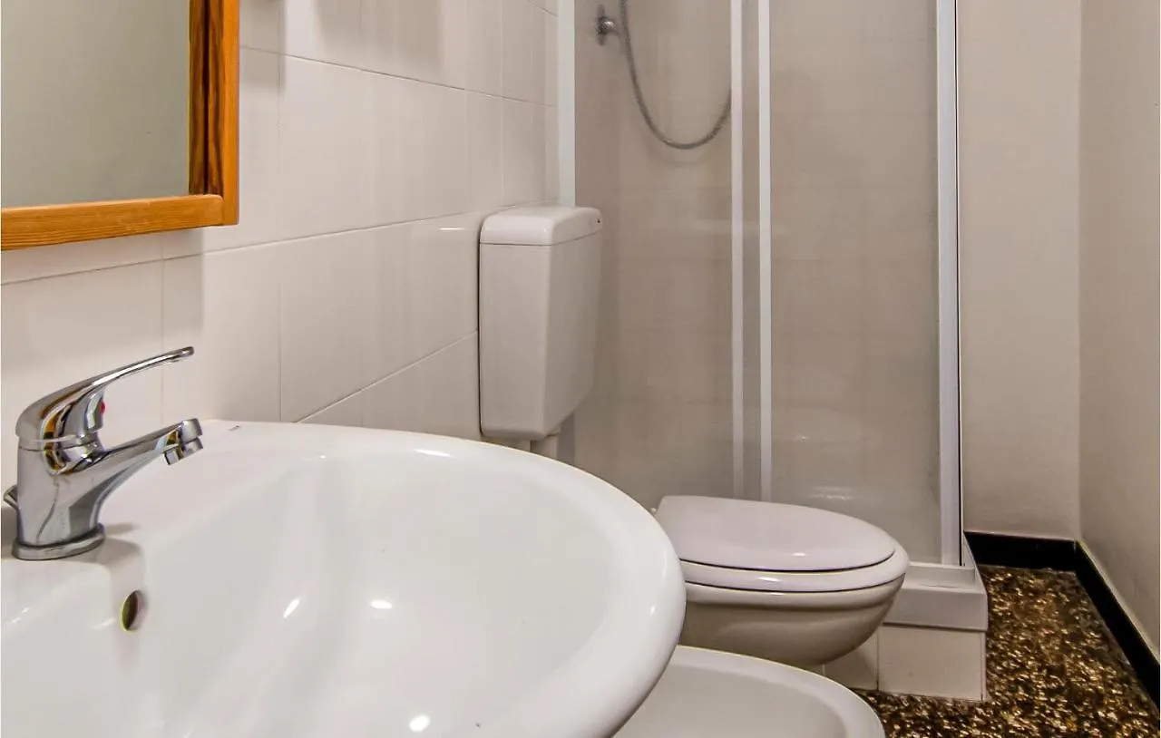 4 Bedroom Beautiful Apartment In Genova