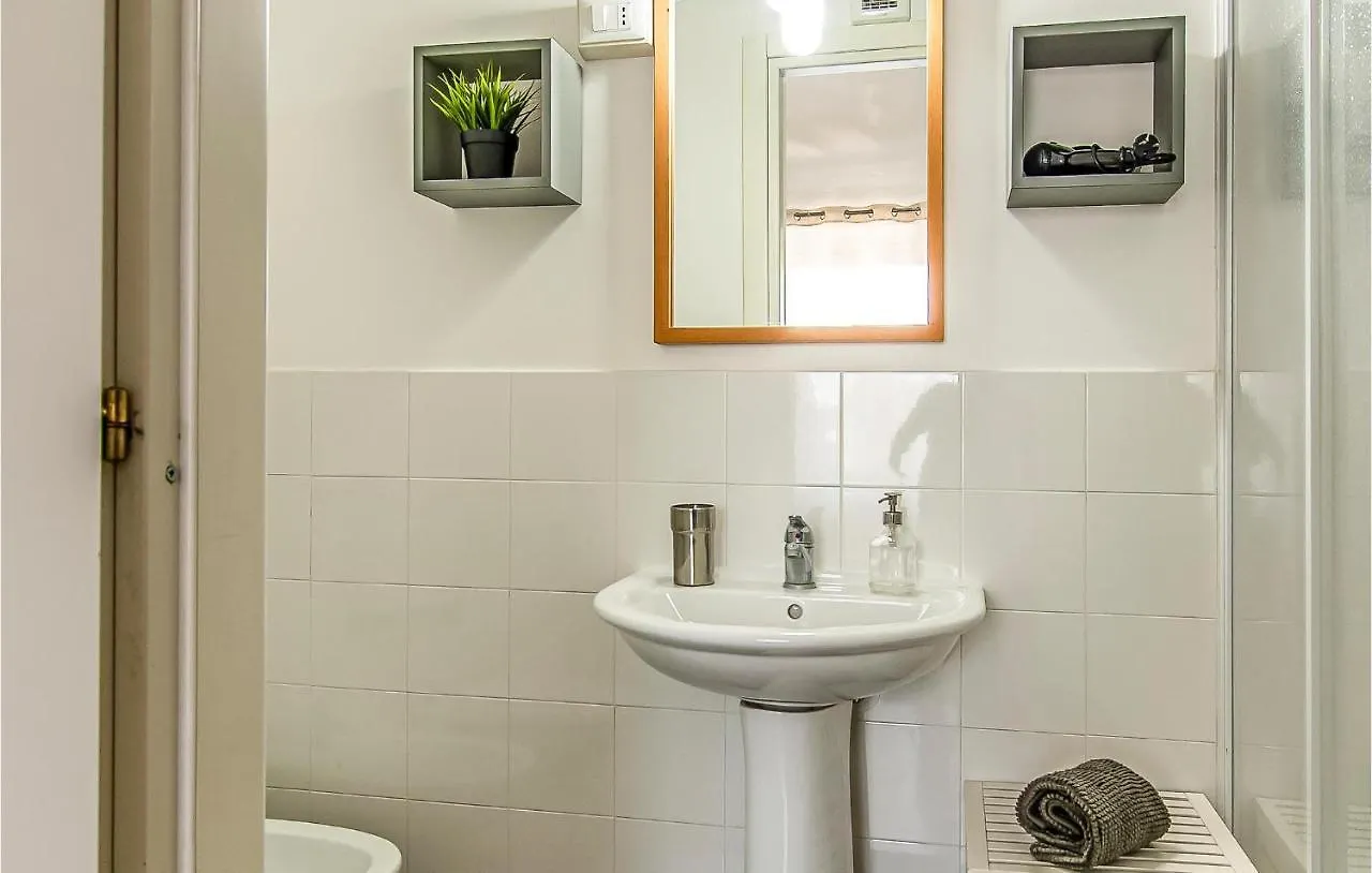 4 Bedroom Beautiful Apartment In Genova